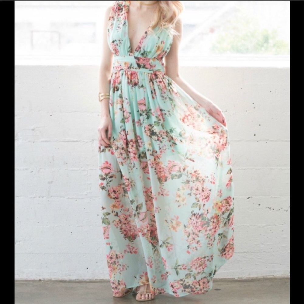 Wedding Party 💕💕 Low Cut Floral Maxi Dress
